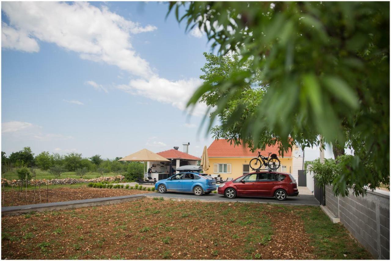 House Mellifera Hotel Razvode Exterior photo