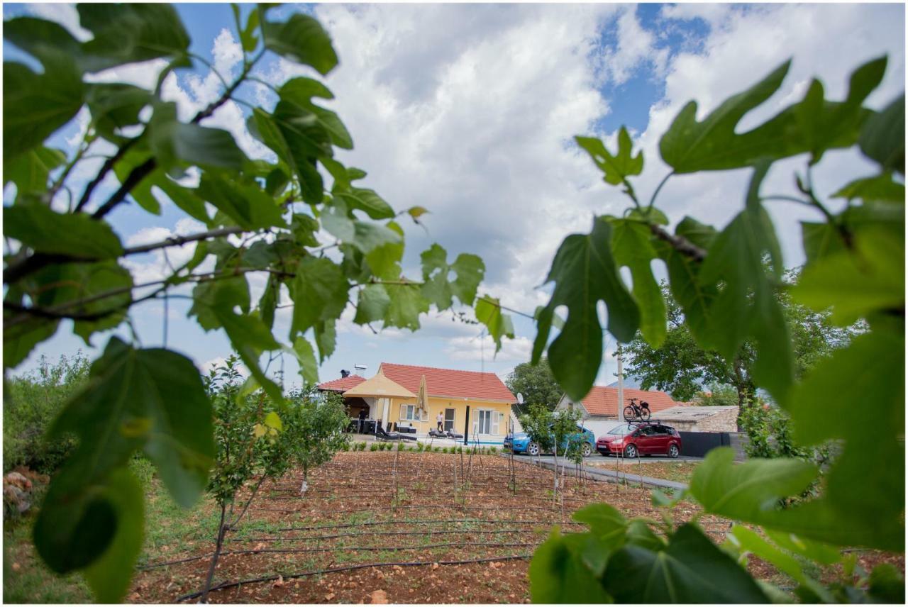 House Mellifera Hotel Razvode Exterior photo